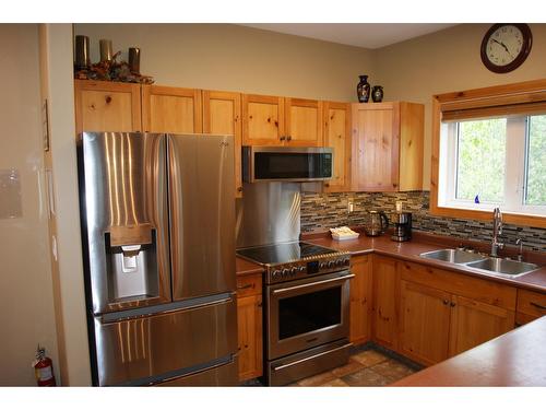 201 - 890 Dogwood Drive, Kimberley, BC - Indoor Photo Showing Kitchen With Double Sink