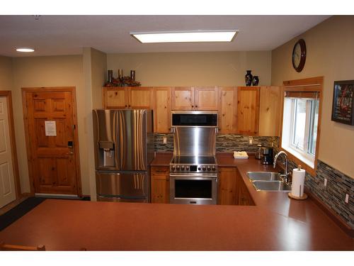 201 - 890 Dogwood Drive, Kimberley, BC - Indoor Photo Showing Kitchen With Double Sink