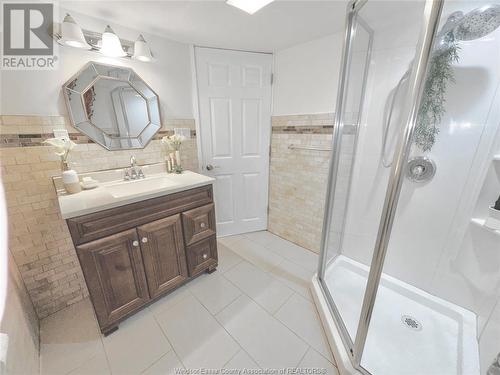 2374 Alexis, Windsor, ON - Indoor Photo Showing Bathroom