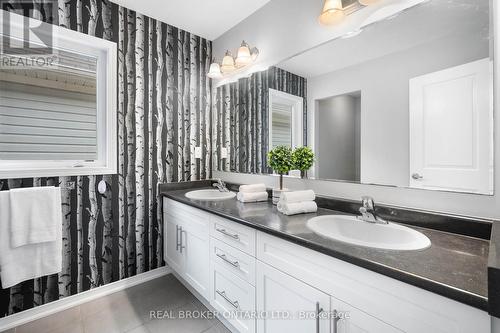 340 Falling Green Crescent, Kitchener, ON - Indoor Photo Showing Bathroom
