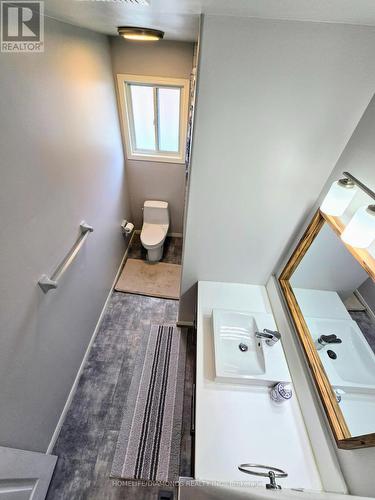 33 Hillside Road, Ingersoll, ON - Indoor Photo Showing Bathroom