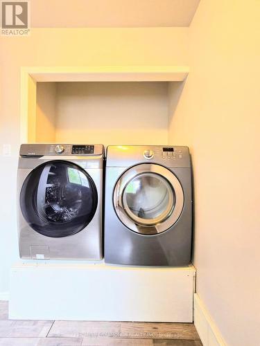 33 Hillside Road, Ingersoll, ON - Indoor Photo Showing Laundry Room