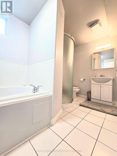 33 Hillside Road, Ingersoll, ON - Indoor Photo Showing Bathroom