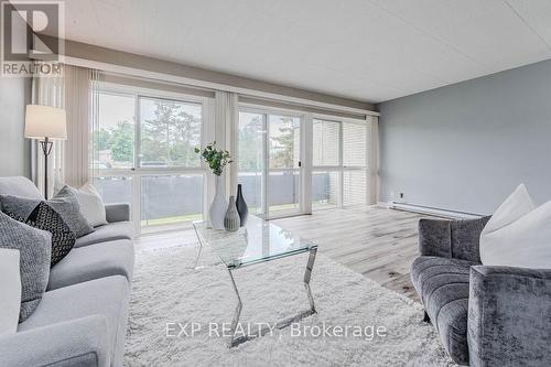 309 - 105 Conroy Crescent, Guelph, ON - Indoor Photo Showing Living Room