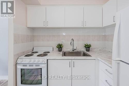 309 - 105 Conroy Crescent, Guelph, ON - Indoor Photo Showing Kitchen