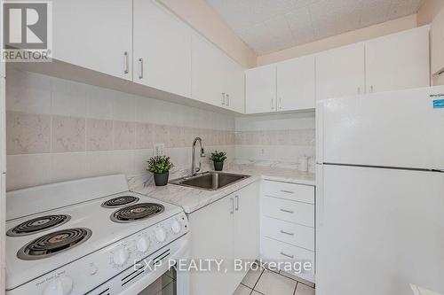 309 - 105 Conroy Crescent, Guelph, ON - Indoor Photo Showing Kitchen