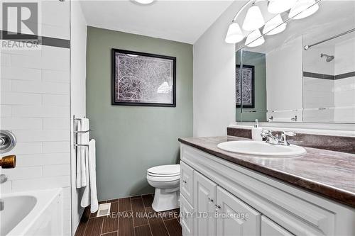 7096 Brian Crescent, Niagara Falls, ON - Indoor Photo Showing Bathroom