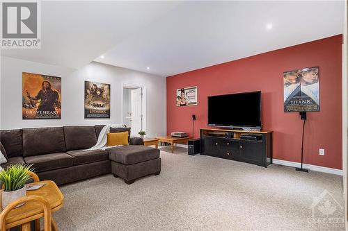 698 Barryvale Road, Calabogie, ON - Indoor Photo Showing Living Room