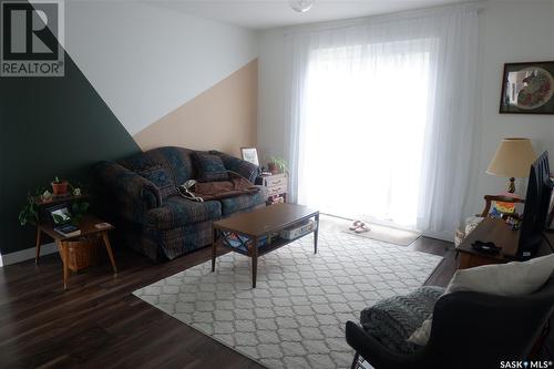 244 3Rd Avenue E, Gravelbourg, SK - Indoor Photo Showing Living Room