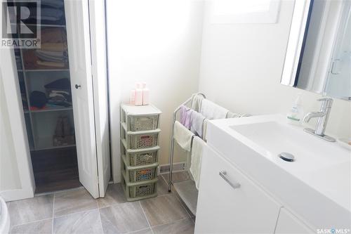 244 3Rd Avenue E, Gravelbourg, SK - Indoor Photo Showing Bathroom