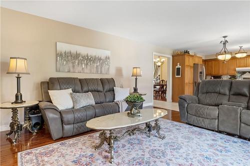 69 Hillcroft Drive, Stoney Creek, ON - Indoor Photo Showing Living Room