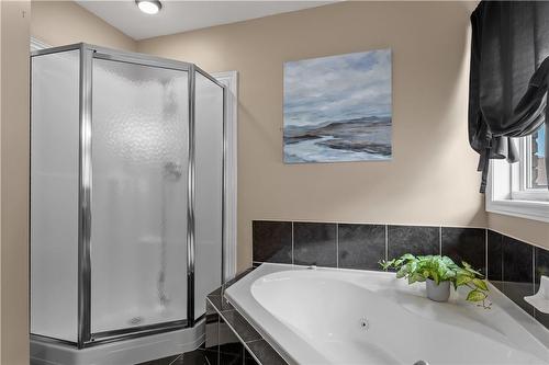 69 Hillcroft Drive, Stoney Creek, ON - Indoor Photo Showing Bathroom