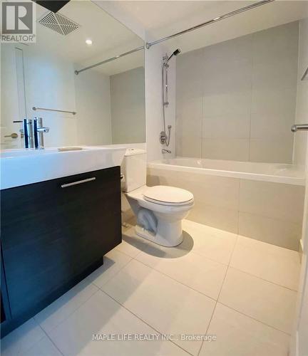 5305 - 386 Yonge Street, Toronto, ON - Indoor Photo Showing Bathroom