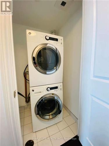 5305 - 386 Yonge Street, Toronto, ON - Indoor Photo Showing Laundry Room