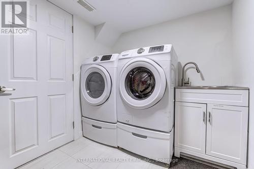 19 Ledgerpoint Crescent, Brampton, ON - Indoor Photo Showing Laundry Room