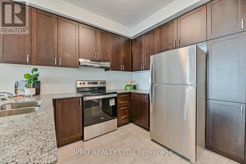 131 Keppel Circle, Brampton, ON - Indoor Photo Showing Kitchen With Double Sink