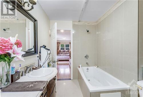 1657 Alta Vista Drive, Ottawa, ON - Indoor Photo Showing Bathroom
