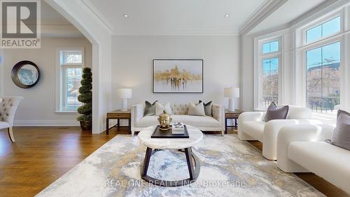 222 Florence Avenue, Toronto, ON - Indoor Photo Showing Living Room