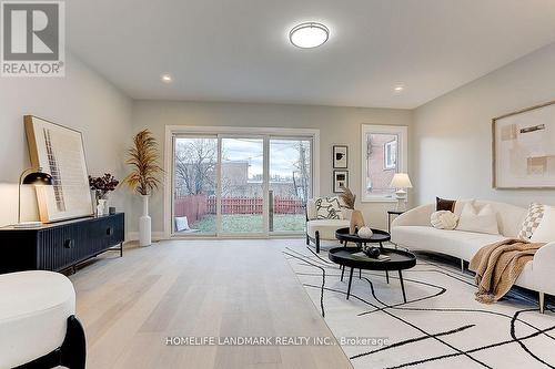 564 Dufferin Street, Toronto, ON - Indoor Photo Showing Living Room