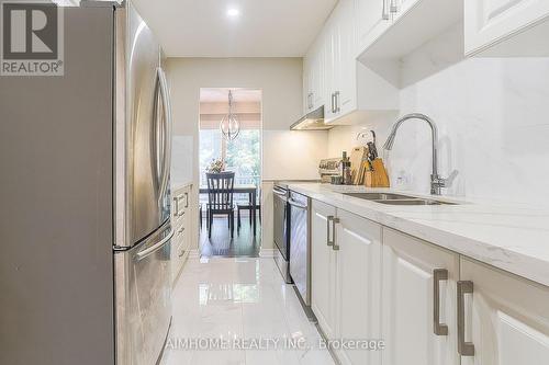 2124 Millway Gate, Mississauga, ON - Indoor Photo Showing Kitchen With Double Sink With Upgraded Kitchen