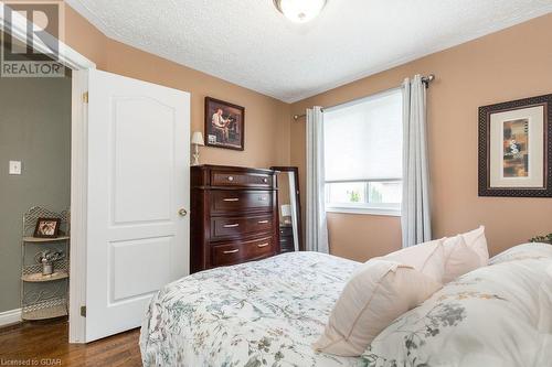 31 Charles Street, Penetanguishene, ON - Indoor Photo Showing Bedroom