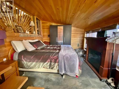 5115 Barriere Town Road, Barriere, BC - Indoor Photo Showing Bedroom