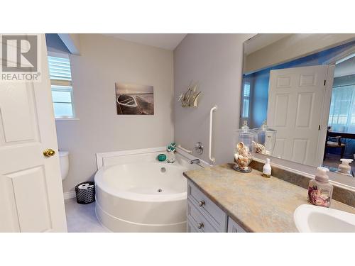 4848 Kitwanga Drive, 108 Mile Ranch, BC - Indoor Photo Showing Bathroom