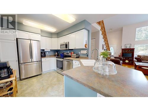 4848 Kitwanga Drive, 108 Mile Ranch, BC - Indoor Photo Showing Kitchen