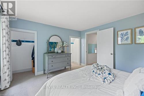 4741 Epworth Circle, Niagara Falls, ON - Indoor Photo Showing Bedroom