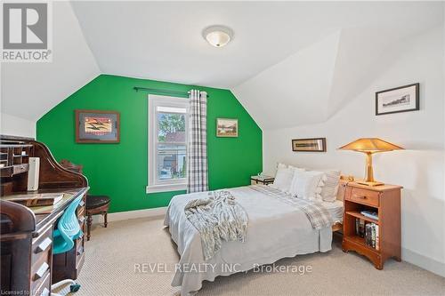 4741 Epworth Circle, Niagara Falls, ON - Indoor Photo Showing Bedroom