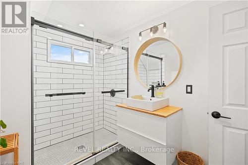 4741 Epworth Circle, Niagara Falls, ON - Indoor Photo Showing Bathroom