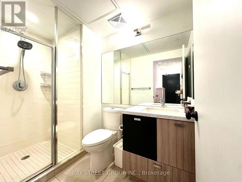 2210 - 290 Adelaide Street W, Toronto, ON - Indoor Photo Showing Bathroom