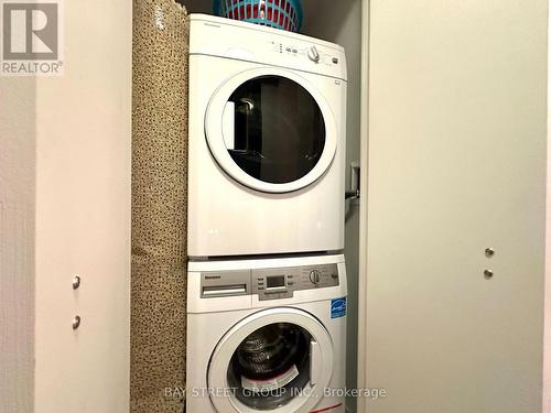2210 - 290 Adelaide Street W, Toronto, ON - Indoor Photo Showing Laundry Room