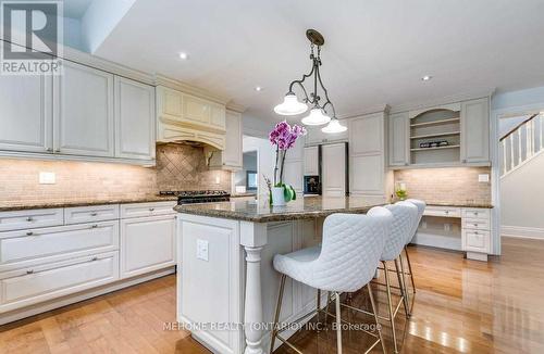 282 Gatestone Avenue, Oakville, ON - Indoor Photo Showing Kitchen With Upgraded Kitchen
