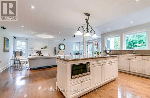 282 Gatestone Avenue, Oakville, ON - Indoor Photo Showing Kitchen