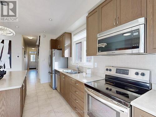 59 Sharonview Crescent N, East Gwillimbury, ON - Indoor Photo Showing Kitchen With Stainless Steel Kitchen With Double Sink