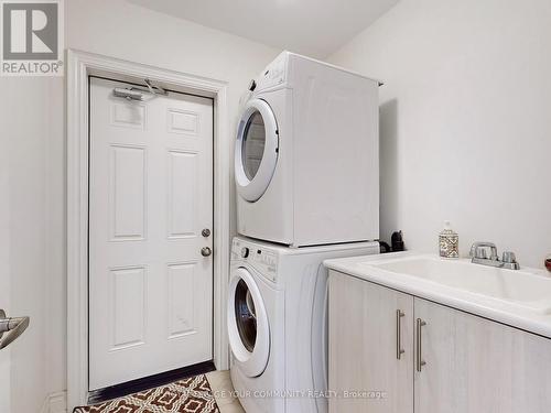 59 Sharonview Crescent N, East Gwillimbury, ON - Indoor Photo Showing Laundry Room