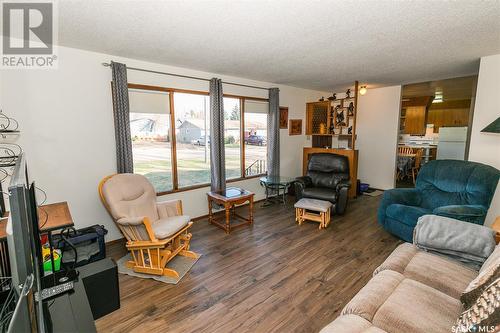 203 Bayne Street, Luseland, SK - Indoor Photo Showing Living Room