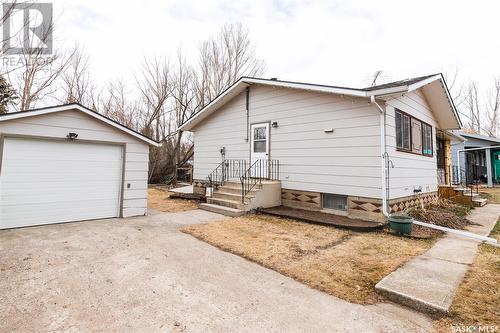 203 Bayne Street, Luseland, SK - Outdoor With Exterior