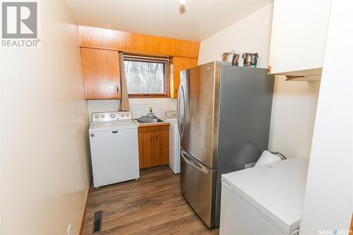 203 Bayne Street, Luseland, SK - Indoor Photo Showing Laundry Room