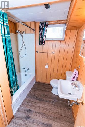 203 Bayne Street, Luseland, SK - Indoor Photo Showing Bathroom