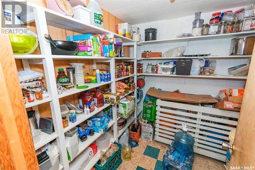 203 Bayne Street, Luseland, SK - Indoor With Storage