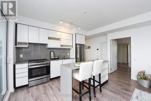 1403 - 4065 Confederation Parkway W, Mississauga, ON - Indoor Photo Showing Kitchen With Upgraded Kitchen