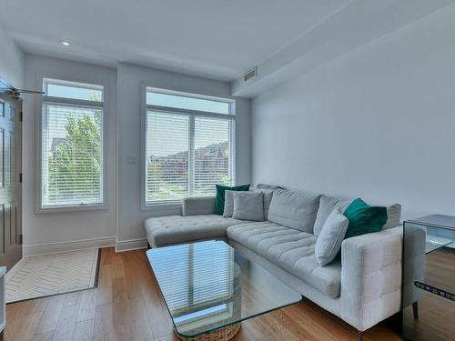 Living room - 2800 Rue Des Francs-Bourgeois, Boisbriand, QC - Indoor Photo Showing Living Room