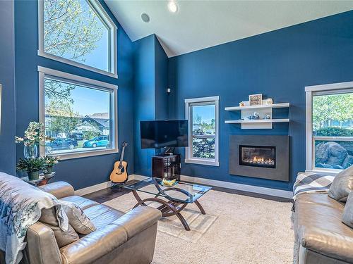 388 Poets Trail Dr, Nanaimo, BC - Indoor Photo Showing Living Room With Fireplace