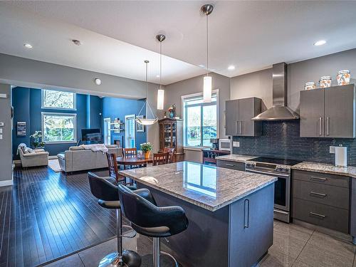 388 Poets Trail Dr, Nanaimo, BC - Indoor Photo Showing Kitchen With Upgraded Kitchen