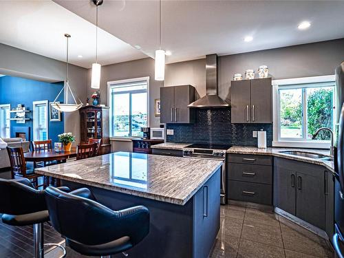 388 Poets Trail Dr, Nanaimo, BC - Indoor Photo Showing Kitchen With Upgraded Kitchen
