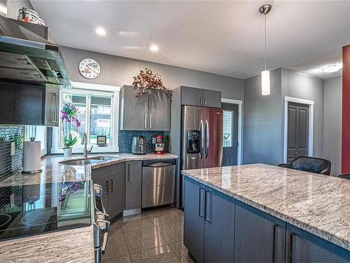 388 Poets Trail Dr, Nanaimo, BC - Indoor Photo Showing Kitchen With Stainless Steel Kitchen With Upgraded Kitchen