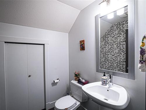 388 Poets Trail Dr, Nanaimo, BC - Indoor Photo Showing Bathroom