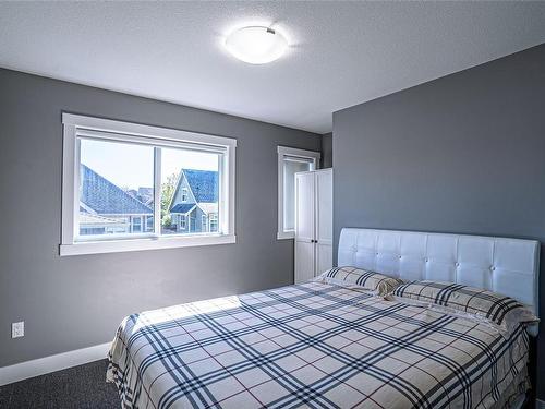 388 Poets Trail Dr, Nanaimo, BC - Indoor Photo Showing Bedroom